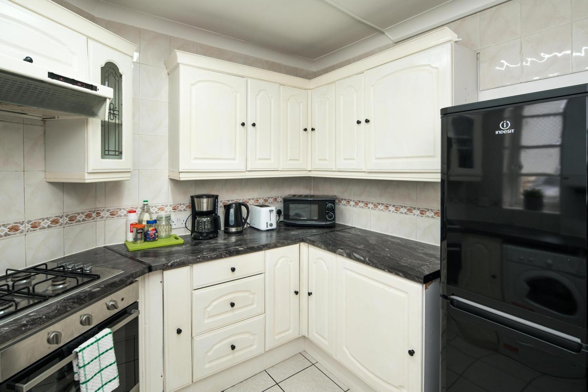 Private Double Room Shared Bathroom Near City Centre Londen Buitenkant foto