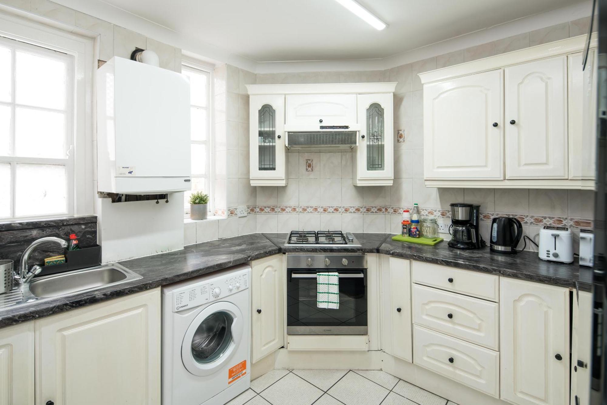 Private Double Room Shared Bathroom Near City Centre Londen Buitenkant foto