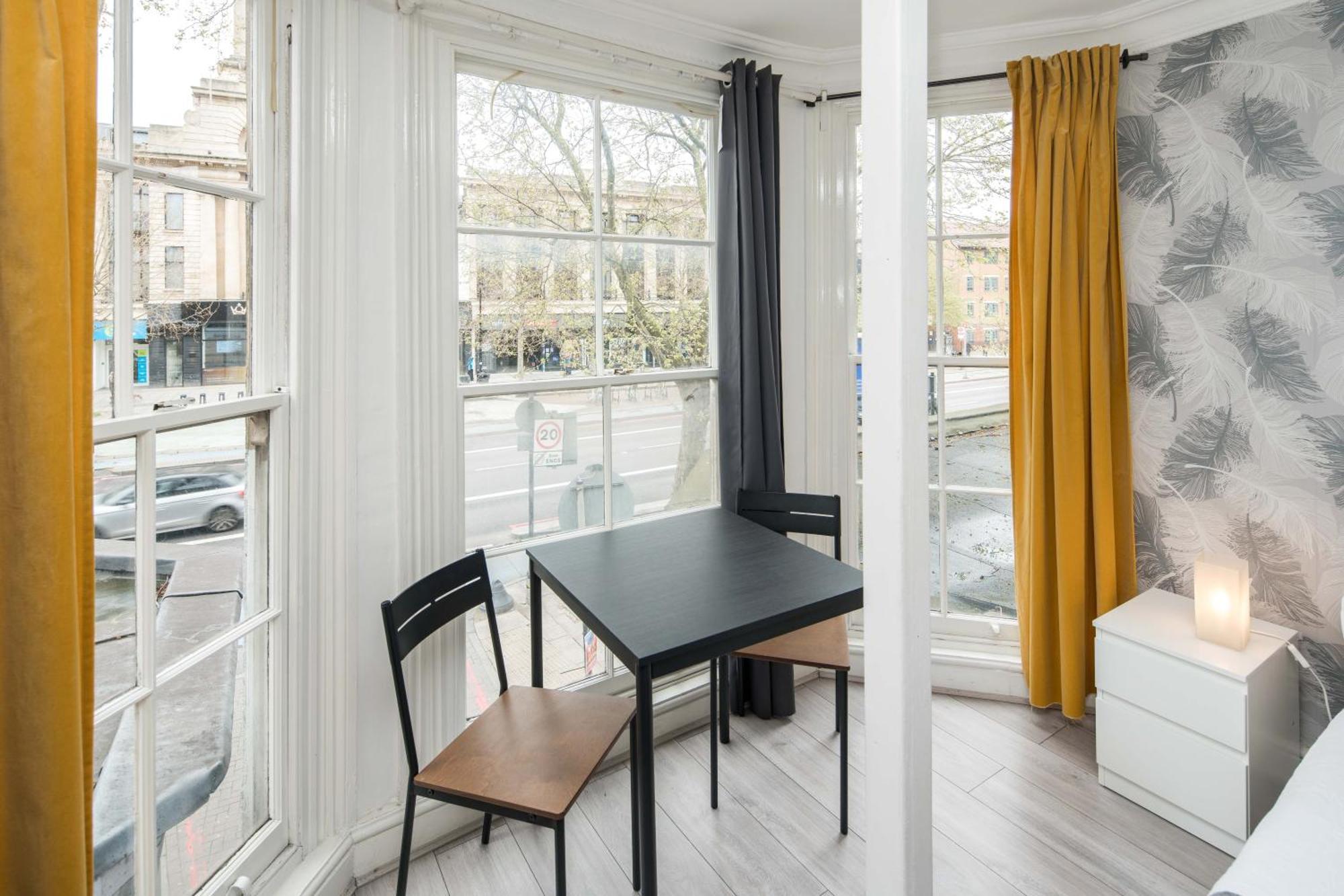 Private Double Room Shared Bathroom Near City Centre Londen Buitenkant foto