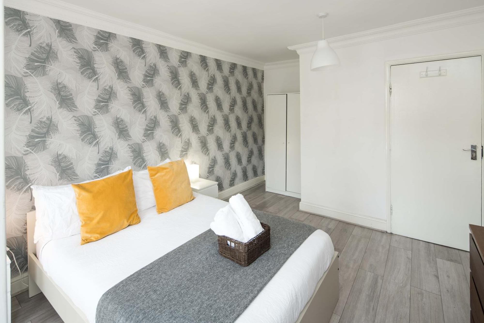 Private Double Room Shared Bathroom Near City Centre Londen Buitenkant foto